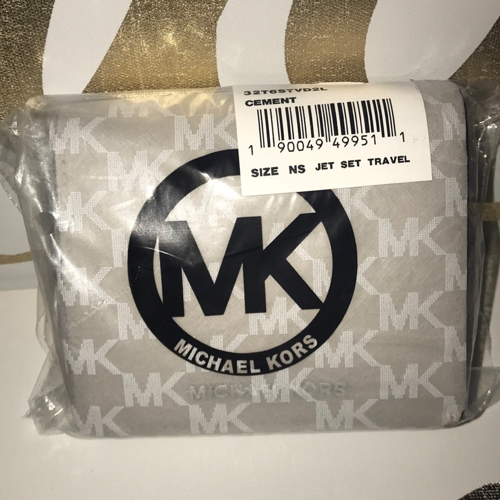 MK Wallet NWT